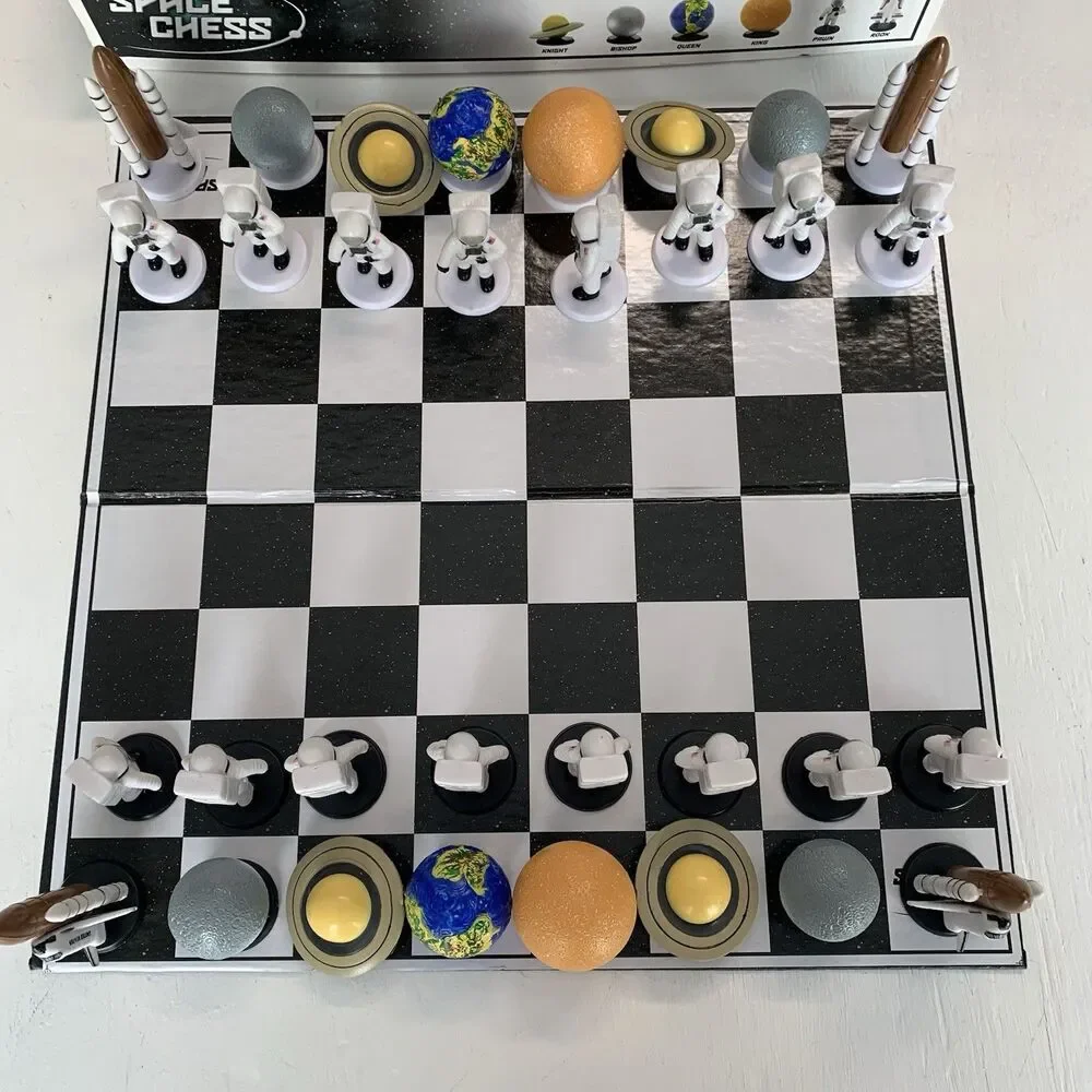 RICO/TAG EXPRESS UNIQE SPACE CHESS BOARD GAME 2001 COMPLETE SET
